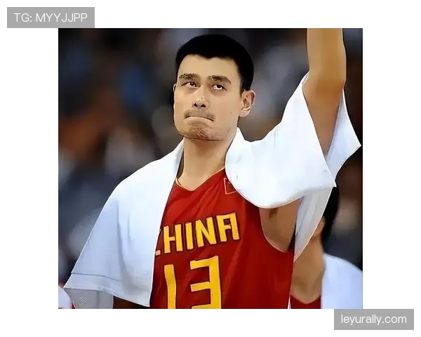 姚明上了场竟然穿得比老板还讲究，这日常谁顶得住啊！